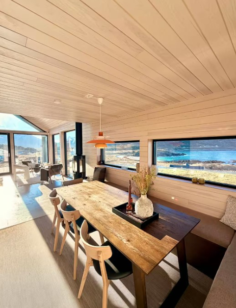 Essbereich mit Panoramablick Ferienhaus auf den Vesteralen, Lofoten