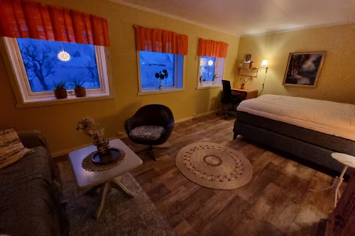 Uriges Schlafzimmer Ferienhaus in Senja, Norwegen